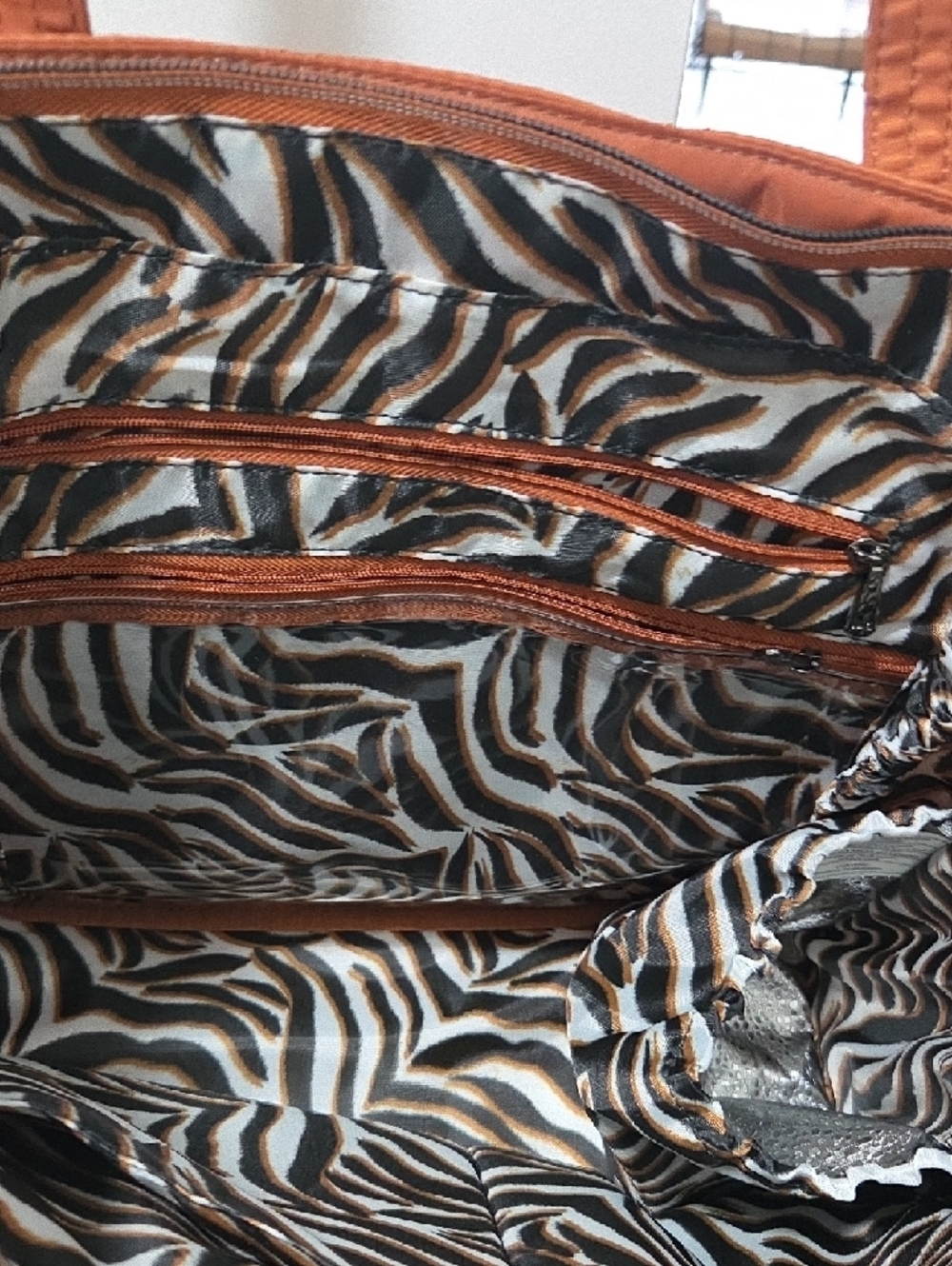 lug Quilted Nylon Skyliner Tote Great For Travel - Picture 6 of 10
